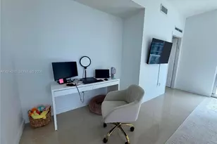 300 S Biscayne Blvd, Miami, FL 33131 - Photo 8
