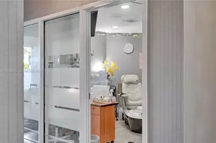 20201 E Country Club Dr, Aventura, FL 33180 - Photo 12