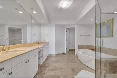 20201 E Country Club Dr #1408, Aventura, FL 33180 - Photo 64