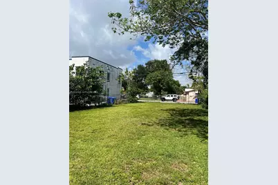 3033 NW 8th Ave, Miami, FL 33127 - Photo 2