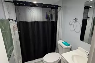 5033 NW 7th St, Miami, FL 33126 - Photo 4