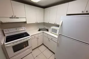 606 W 81st St, Hialeah, FL 33014 - Photo 12