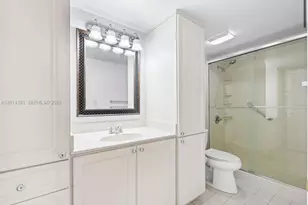 8005 Lake Dr, Doral, FL 33166 - Photo 10
