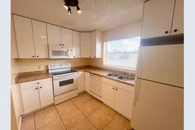 3737 Mil Lake Cir #3737, Greenacres, FL 33463 - Photo 4