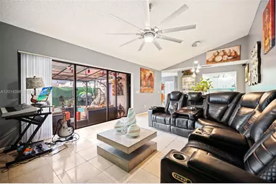 4582 Holly Lake Dr, Lake Worth, FL 33463 - Photo 12
