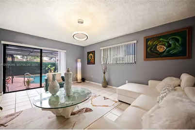 4582 Holly Lake Dr, Lake Worth, FL 33463 - Photo 2