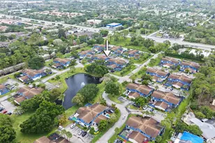 4582 Holly Lake Dr, Lake Worth, FL 33463 - Photo 6