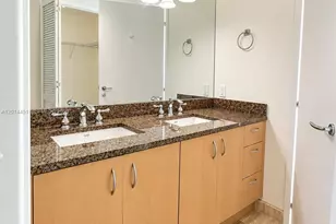 300 S Biscayne Blvd, Miami, FL 33131 - Photo 6