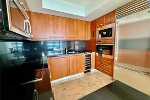 1331 Brickell Bay Dr, Miami, FL 33131 - Photo 16