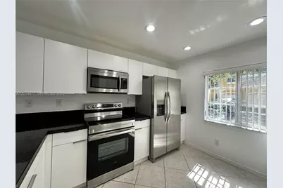324 NE 3rd St #D, Hallandale Beach, FL 33009 - Photo 8
