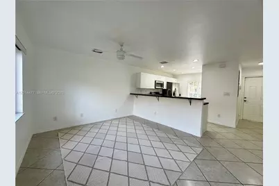 324 NE 3rd St #D, Hallandale Beach, FL 33009 - Photo 2