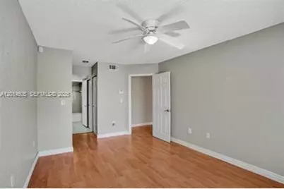 2871 N Oakland Forest Dr #210, Oakland Park, FL 33309 - Photo 8