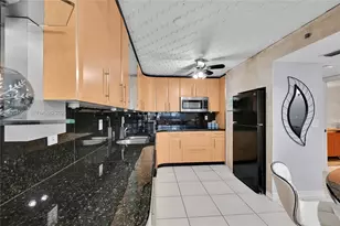 6039 Collins Ave, Miami Beach, FL 33140 - Photo 2