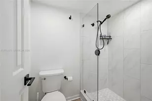 3640 Whitehall Dr, West Palm Beach, FL 33401 - Photo 10