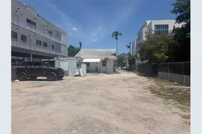 1236 NW 5th St, Miami, FL 33125 - Photo 2