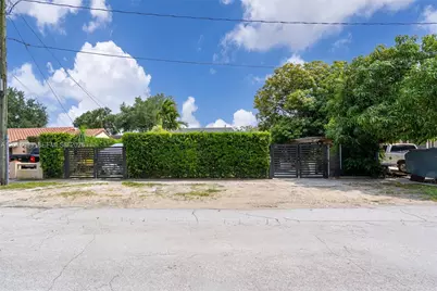 2222 NW 105th St, Miami, FL 33147 - Photo 2