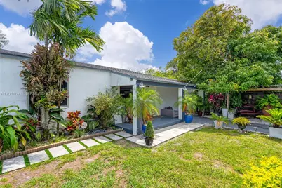 2222 NW 105th St, Miami, FL 33147 - Photo 4