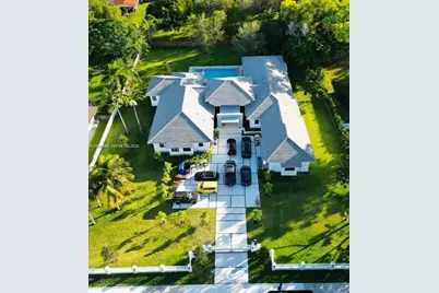 7830 SW 117th St, Pinecrest, FL 33156 - Photo 1