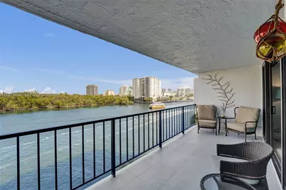 936 Intracoastal Dr #4F, Fort Lauderdale, FL 33304 - Photo 2