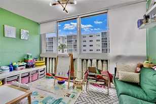 609 NE 14th Ave, Hallandale Beach, FL 33009 - Photo 12