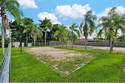 768 SW 9th St, Florida City, FL 33034 - Photo 26