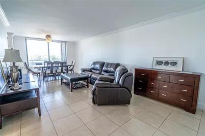 7300 Wayne Ave #401, Miami Beach, FL 33141 - Photo 4