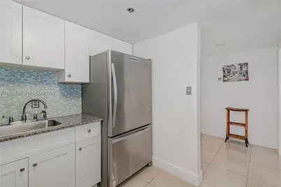 5225 Collins Ave #407, Miami Beach, FL 33140 - Photo 8