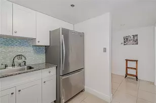 5225 Collins Ave, Miami Beach, FL 33140 - Photo 8