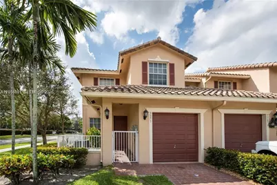 3371 Lakeside Dr #27, Davie, FL 33328 - Photo 1