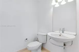 300 S Biscayne Blvd, Miami, FL 33131 - Photo 12