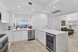 3330 NE 190th St, Aventura, FL 33180 - Photo 10