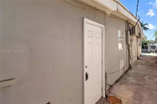 10710 SW 43rd Ln, Miami, FL 33165 - Photo 2