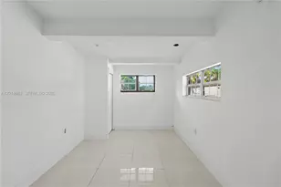 10710 SW 43rd Ln, Miami, FL 33165 - Photo 6