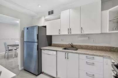 300 Bayview Dr #1009, Sunny Isles Beach, FL 33160 - Photo 8