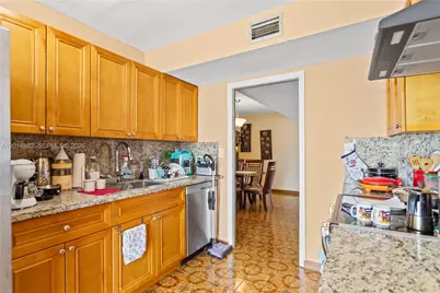 8530 Byron Ave #302, Miami Beach, FL 33141 - Photo 24