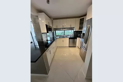 17021 N Bay Rd #815, Sunny Isles Beach, FL 33160 - Photo 2