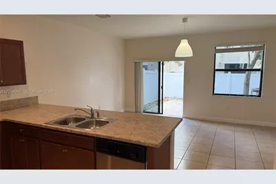 9213 W 33rd Way, Hialeah, FL 33018 - Photo 6