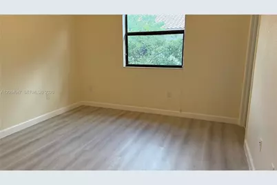 9213 W 33rd Way, Hialeah, FL 33018 - Photo 14