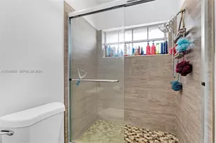 8211 NW 191st Ln, Hialeah, FL 33015 - Photo 20