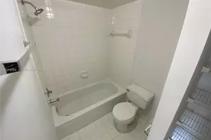 18820 NW 57th Ave, Hialeah, FL 33015 - Photo 34