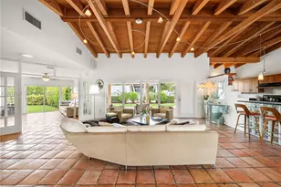 363 S Hibiscus Dr, Miami Beach, FL 33139 - Photo 14