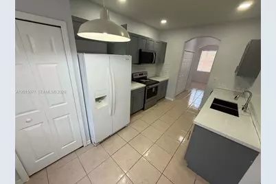 10906 SW 243rd Ln, Homestead, FL 33032 - Photo 2