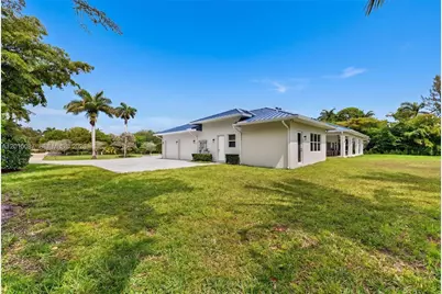 2400 SW 112th Ave, Davie, FL 33325 - Photo 14