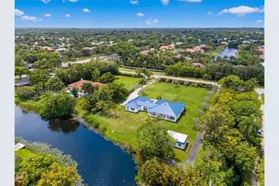 2400 SW 112th Ave, Davie, FL 33325 - Photo 4