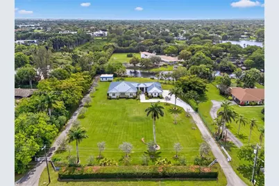 2400 SW 112th Ave, Davie, FL 33325 - Photo 6