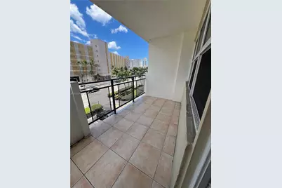 401 Golden Isles Dr #314, Hallandale Beach, FL 33009 - Photo 18