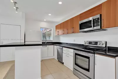 3050 NE 5th Ter #13, Wilton Manors, FL 33334 - Photo 12