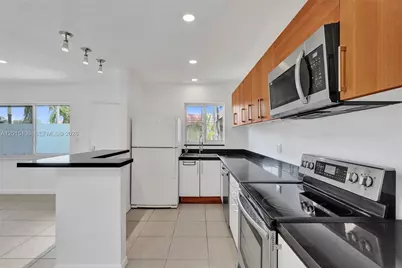 3050 NE 5th Ter #13, Wilton Manors, FL 33334 - Photo 14
