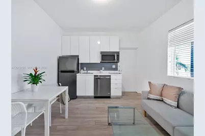 820 15th St #202, Miami Beach, FL 33139 - Photo 2