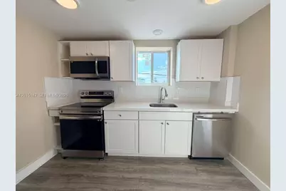 943 79th Ter #202, Miami Beach, FL 33141 - Photo 6